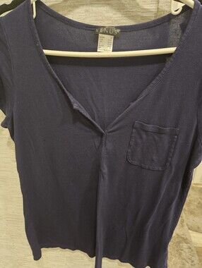 VENUS Black Short Sleeve V-Neck Pocket Tee